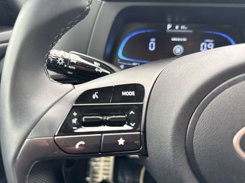 Certified 2025 Hyundai Elantra Sport image 23