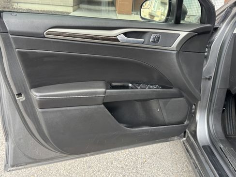 Used 2014 Ford Fusion SE w/ Equipment Group 202A image 18