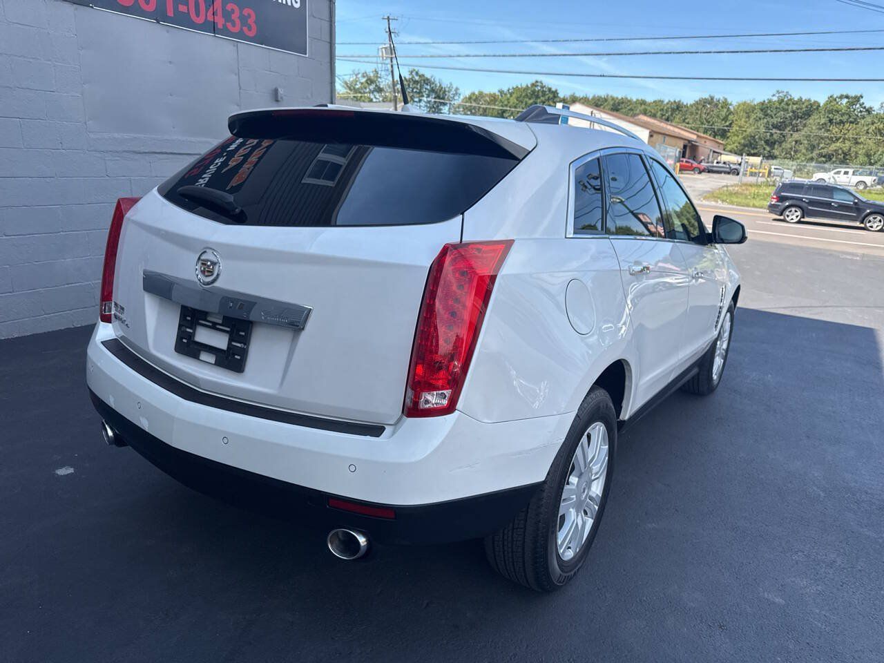Used 2011 Cadillac SRX Luxury AWD/4WD image 8