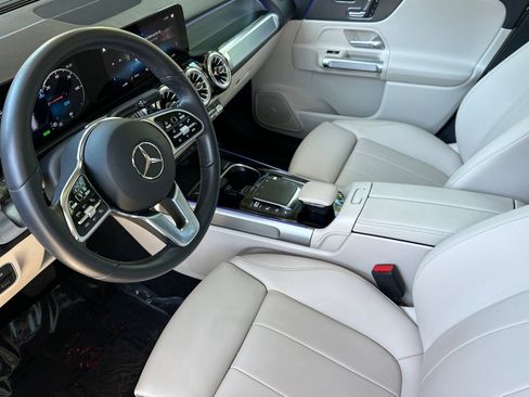 Used 2023 Mercedes-Benz EQB 300 4MATIC image 4