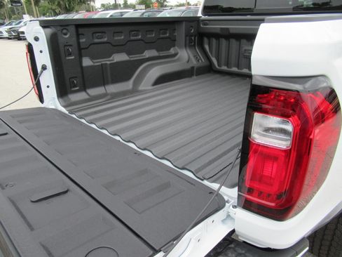 New 2026 GMC Canyon Elevation w/ Convenience Package RWD image 9