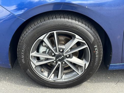 Used 2023 Kia Forte LXS FWD image 5