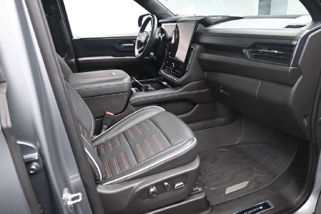 Used 2025 GMC Yukon AT4 Ultimate w/ LPO, Floor Liner Package AWD/4WD image 30