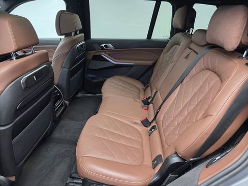 Used 2024 BMW X7 xDrive40i w/ Executive Package image 14