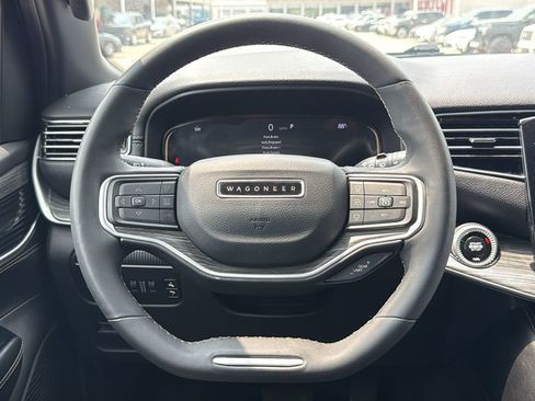 Used 2024 Jeep Wagoneer L Series II RWD image 20