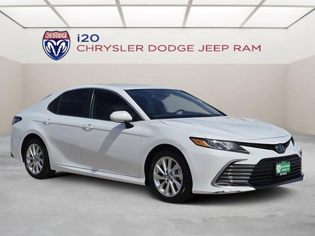 Used 2024 Toyota Camry LE w/ Convenience Package FWD image 1