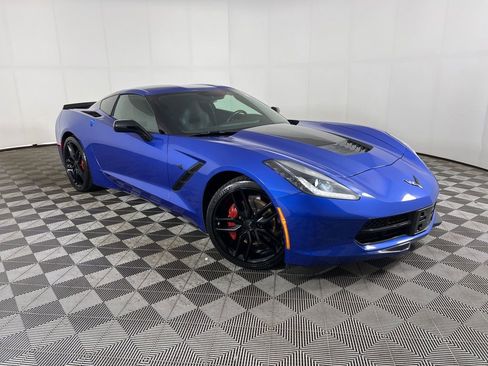 Used 2019 Chevrolet Corvette Stingray Coupe w/ 1LT RWD image 1