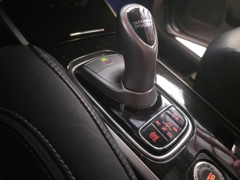 Used 2018 Mitsubishi Outlander 4WD Plug-In Hybrid image 29