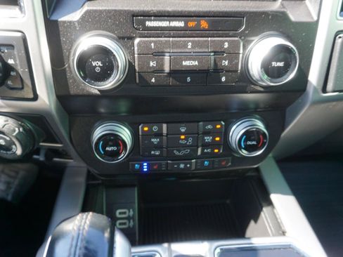 Used 2019 Ford F150 Platinum w/ Equipment Group 701A Luxury AWD/4WD image 26