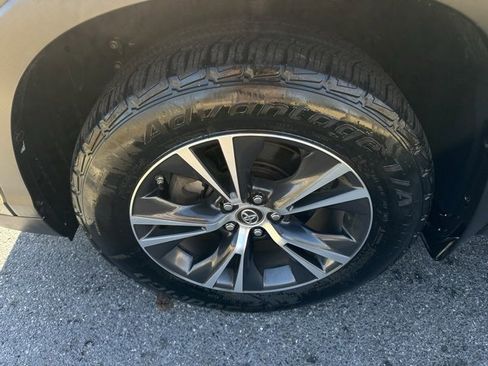 Used 2016 Toyota Highlander XLE image 26