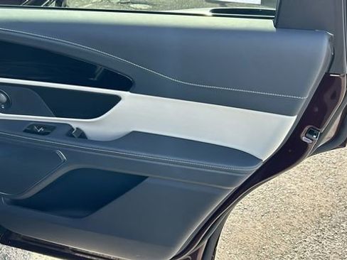 Used 2025 Lincoln Nautilus Reserve image 12