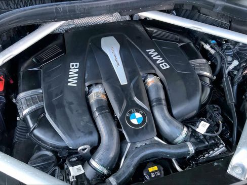 Used 2019 BMW X5 xDrive50i w/ M Sport Package image 31