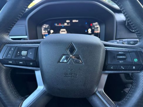 Used 2023 Mitsubishi Outlander SE Black Edition FWD image 21