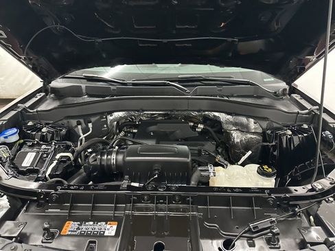 Used 2020 Ford Explorer XLT image 34