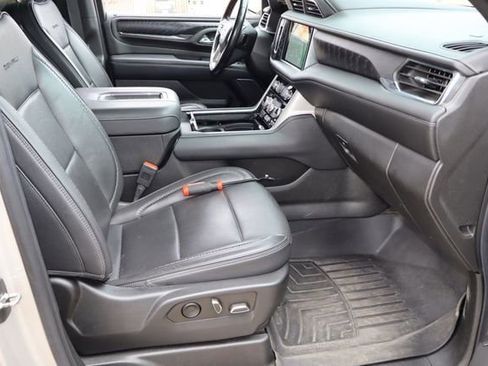 Used 2022 GMC Yukon Denali w/ Denali Premium Package AWD/4WD image 18