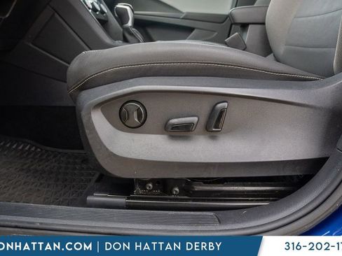 Used 2023 Volkswagen Taos SE AWD/4WD image 17