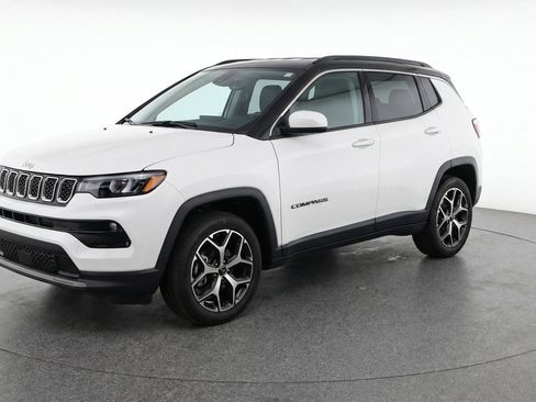 Used 2025 Jeep Compass Limited image 3