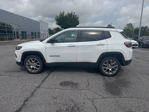 Used 2022 Jeep Compass Latitude AWD/4WD image 8