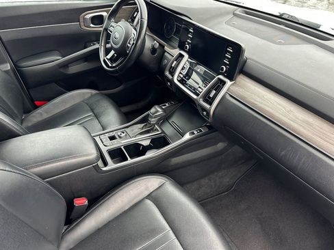 Used 2021 Kia Sorento EX image 19