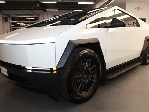 Used 2024 Tesla Cybertruck AWD Crew Cab image 3