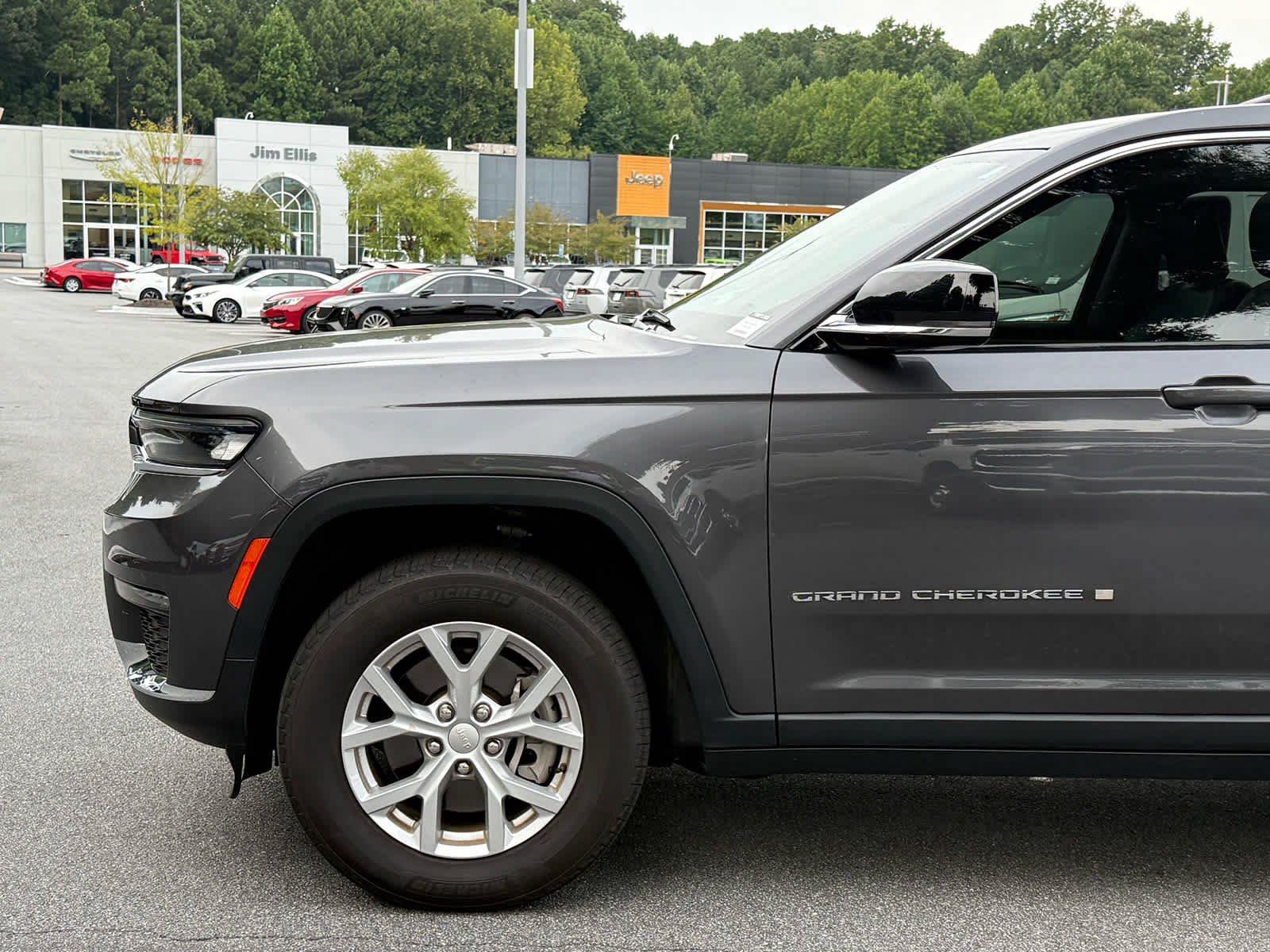 Used 2023 Jeep Grand Cherokee L Limited AWD/4WD image 11