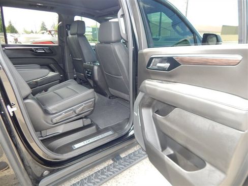 Used 2026 Chevrolet Suburban Z71 w/ Comfort Package AWD/4WD image 14