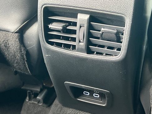 Certified 2023 Toyota Corolla Cross XLE image 16