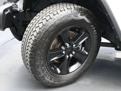 Used 2022 Jeep Wrangler Unlimited Sahara AWD/4WD image 21