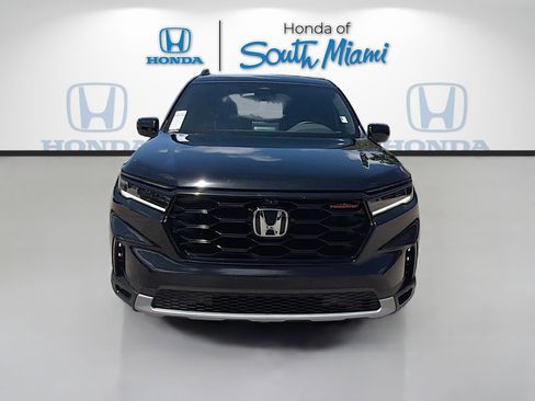Used 2025 Honda Pilot TrailSport image 2