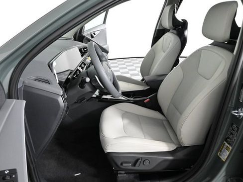 New 2025 Kia Niro EX Touring image 18