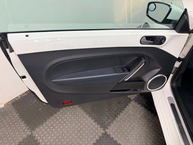 Used 2016 Volkswagen Beetle 1.8T Denim FWD image 17