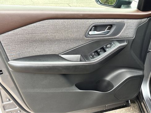 Used 2022 Nissan Rogue SV image 21