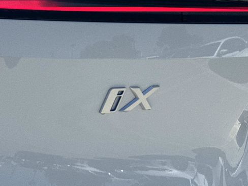 Used 2024 BMW iX xDrive50 w/ Sport Package AWD/4WD image 7