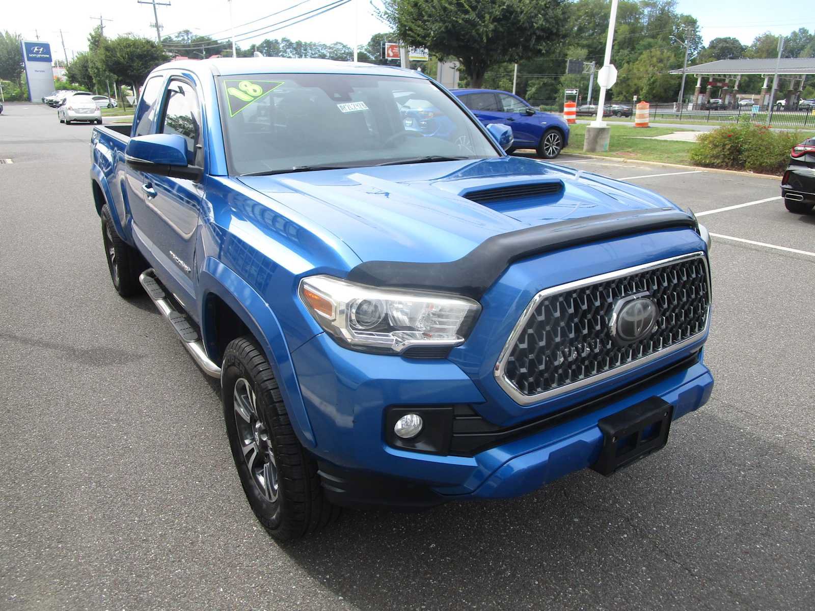 Used 2018 Toyota Tacoma TRD Sport AWD/4WD image 4