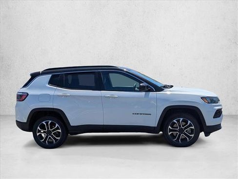 Used 2023 Jeep Compass Limited image 4
