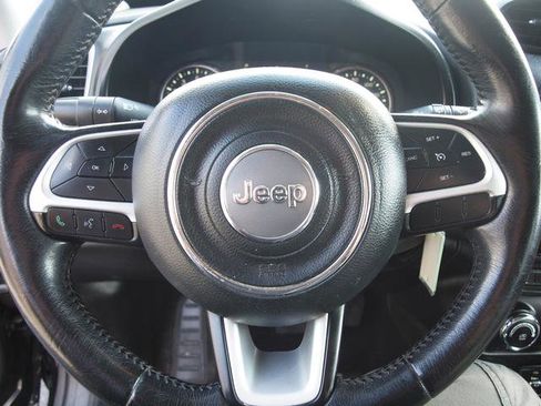 Used 2015 Jeep Renegade Latitude image 9