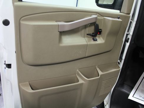 Used 2017 Chevrolet Express 2500 image 16