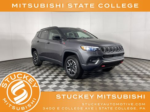 Used 2024 Jeep Compass Trailhawk w/ Trailhawk Elite Group image 1