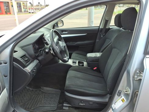 Used 2014 Subaru Legacy 2.5i Premium w/ Moonroof Package AWD/4WD image 10