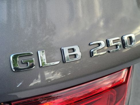 Used 2020 Mercedes-Benz GLB 250 w/ Premium Package image 8