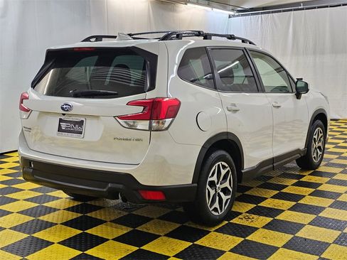 Used 2023 Subaru Forester Premium image 3