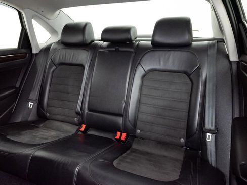 Used 2015 Volkswagen Passat 1.8T SEL Premium image 22