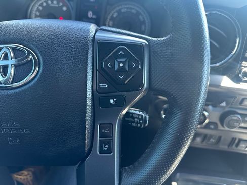 Used 2021 Toyota Tacoma TRD Off-Road w/ TRD Premium Off Road Package AWD/4WD image 21