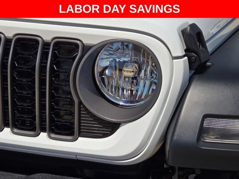 Used 2025 Jeep Wrangler Sport AWD/4WD image 29