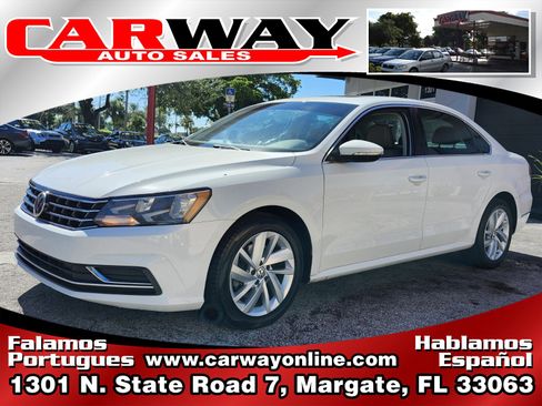 Used 2018 Volkswagen Passat 2.0T SE image 1
