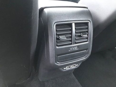 Used 2022 Volkswagen Passat 2.0T image 17