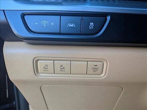 Used 2024 Kia Carnival LX image 15