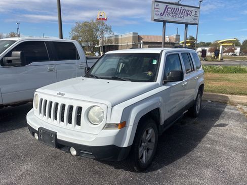 Used 2011 Jeep Patriot Latitude image 2