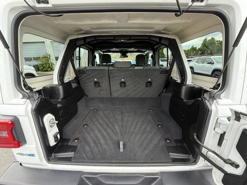 Used 2024 Jeep Wrangler Unlimited Sahara AWD/4WD image 24