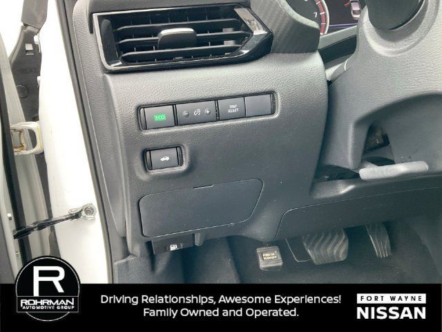 Used 2024 Nissan Sentra SV FWD image 18